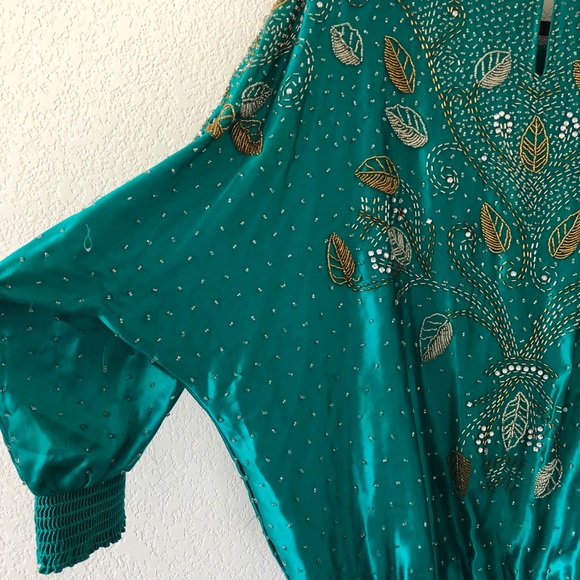 THREE FLAGGS VINTAGE SILK GOLD SILVER BEAD… - Picture 8 of 9